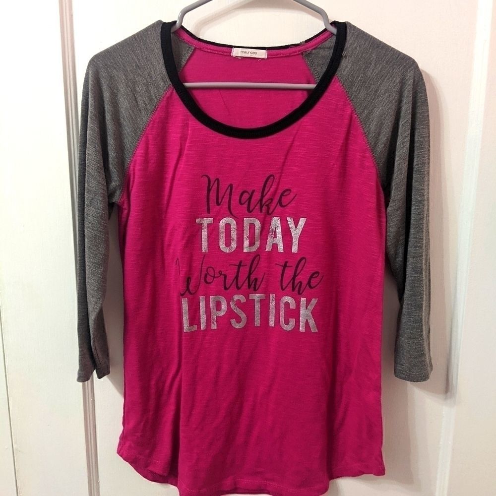 Make today worth the lipstick tee